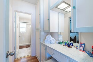 Combined shower/bathtub, hair dryer, towels, soap