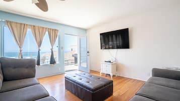Smart TV y chimenea