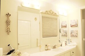 Jetted tub, hair dryer, towels, soap