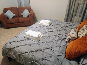 3 bedrooms, iron/ironing board, free WiFi, bed sheets