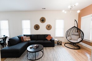Smart TV - Welcome to “The Spot” - North Limestone/Downtown! (Lexington)