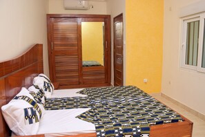 3 bedrooms, desk, iron/ironing board, free WiFi