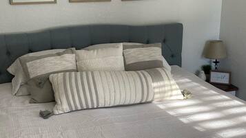 2 bedrooms, iron/ironing board, free WiFi, bed sheets