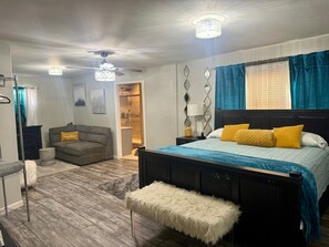 4 bedrooms, desk, iron/ironing board, travel crib - Upscale Abode  (Wichita)