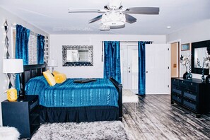 4 bedrooms, desk, iron/ironing board, travel crib - Upscale Abode  (Wichita)