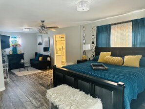 4 bedrooms, desk, iron/ironing board, travel cot