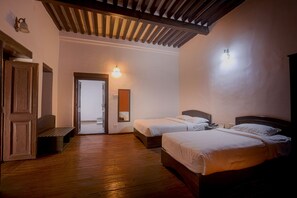 Camera familiare | Biancheria da letto di alta qualità, Wi-Fi gratuito, lenzuola