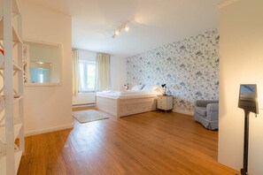 2 bedrooms, travel cot, WiFi, bed sheets