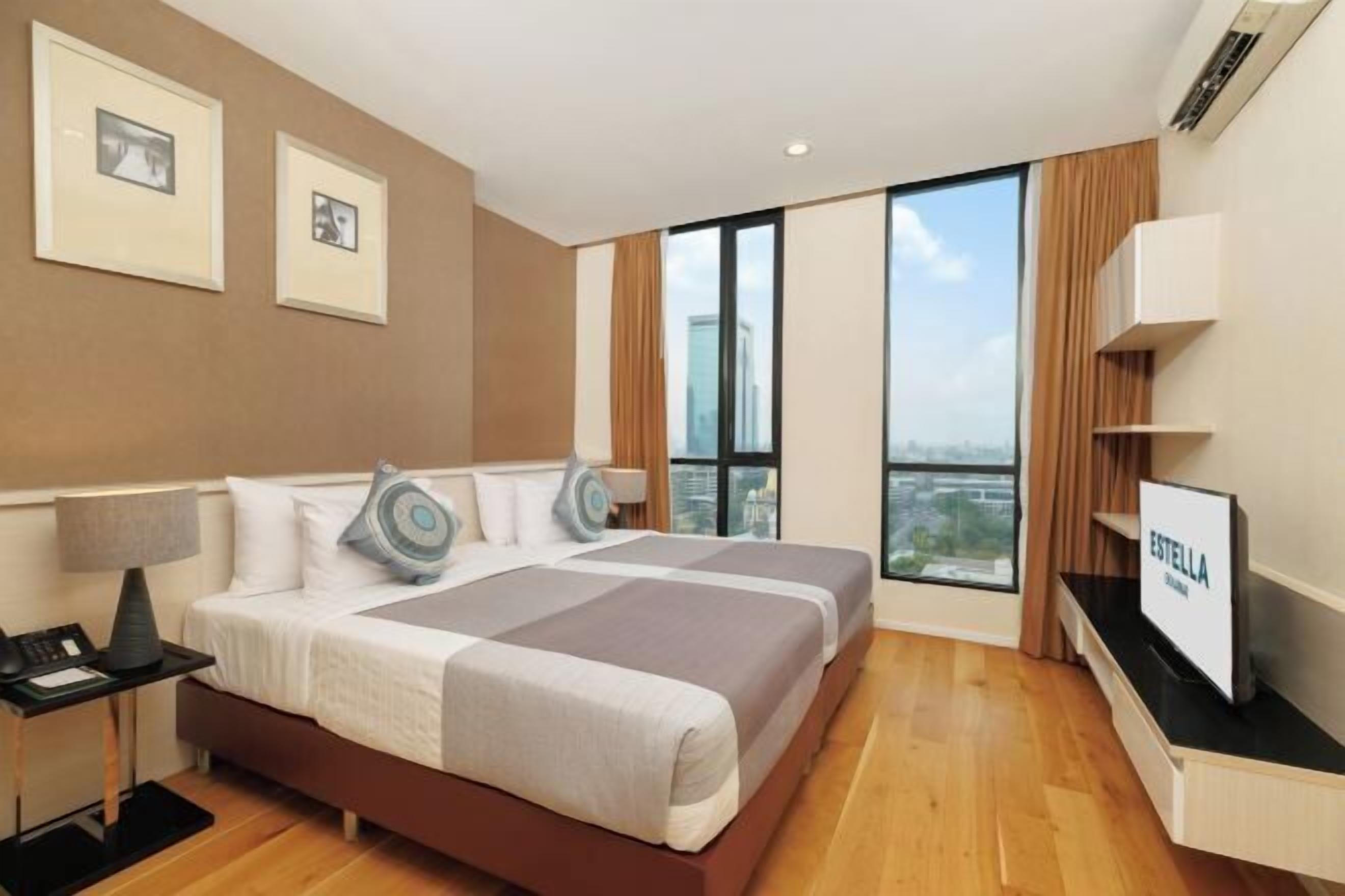 Coffres-forts dans les chambres, fer et planche à repasser