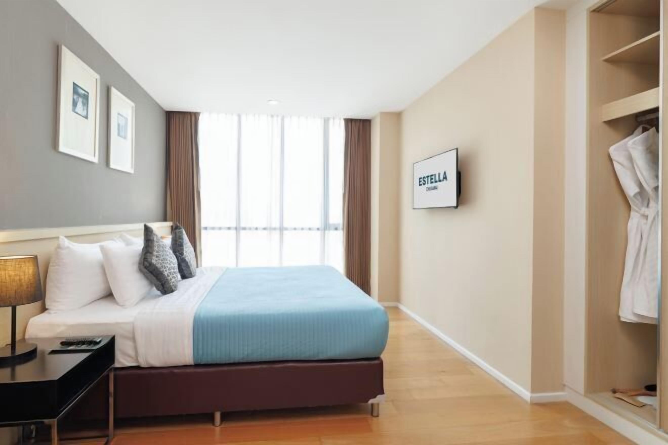 Coffres-forts dans les chambres, fer et planche à repasser