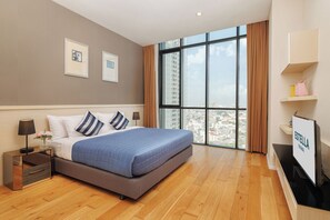 Suíte premium, 2 quartos | Cofres nos quartos, ferros/tábuas de passar roupa, roupa de cama