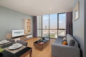 Suite superior, 2 habitaciones | Caja de seguridad en la habitación y tabla de planchar con plancha