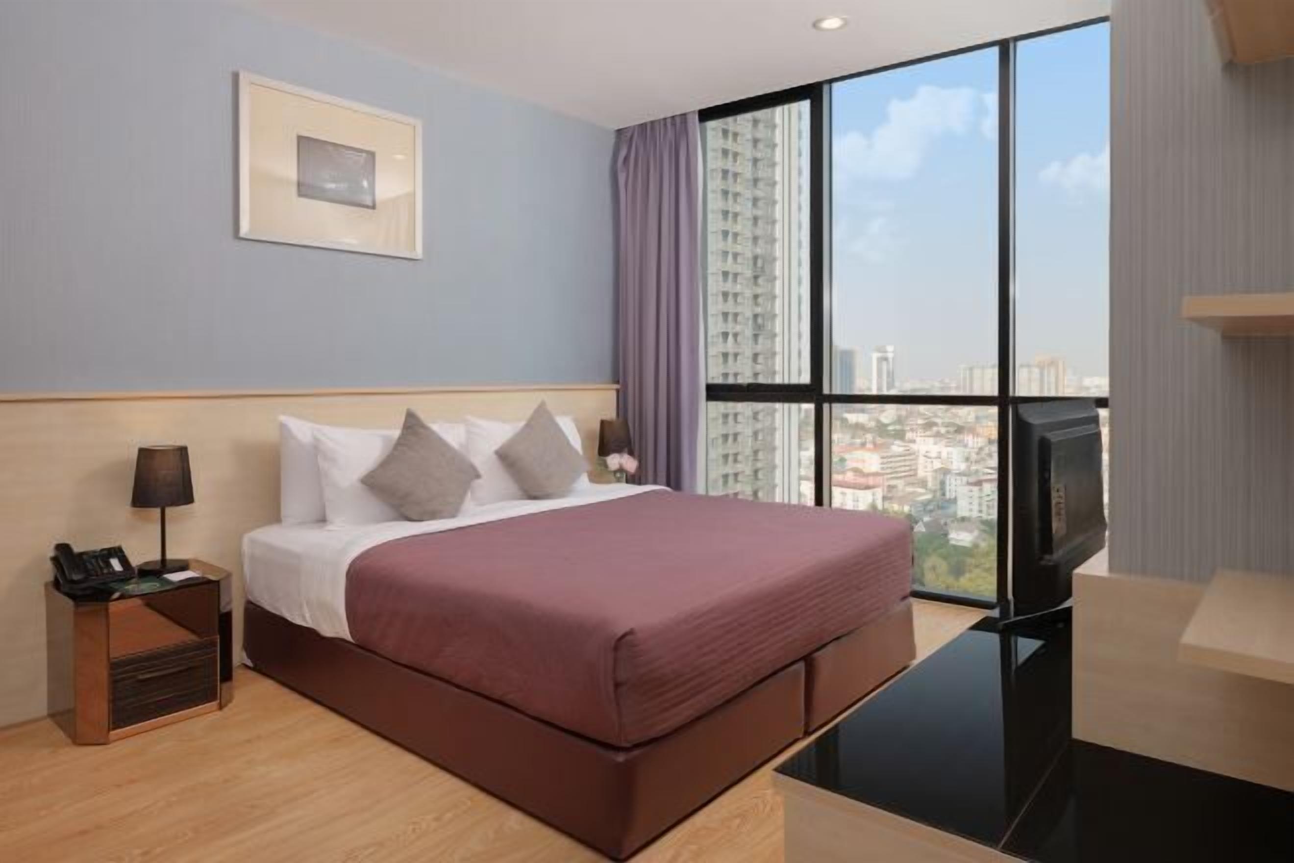 Coffres-forts dans les chambres, fer et planche à repasser