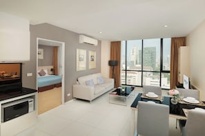 Deluxe Room, 1 Bedroom | 1 bedroom, in-room safe, iron/ironing board, bed sheets