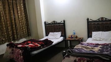 Standard Twin Room | 1 bilik tidur, seterika/papan seterika, Wi-fi percuma