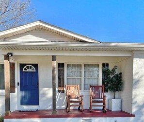 Exterior - Modern 3BR Family Retreat • Fire Pit • Pet Friendly (Decatur)