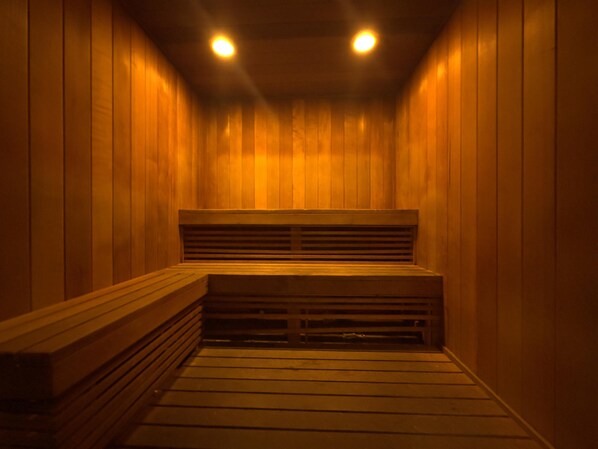 Building Hot Tub/Sauna - Expansive Balcony Studio Suite | Coconut Grove (Miami)