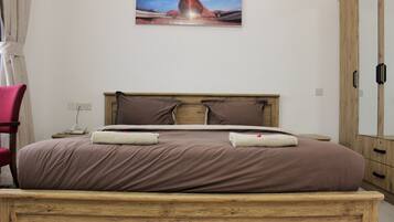 Double Room with Sea View | Silitysrauta/-lauta, ilmainen Wi-Fi, vuodevaatteet