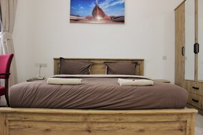 Double Room with Sea View | Tabla de planchar con plancha, wifi gratis y ropa de cama 
