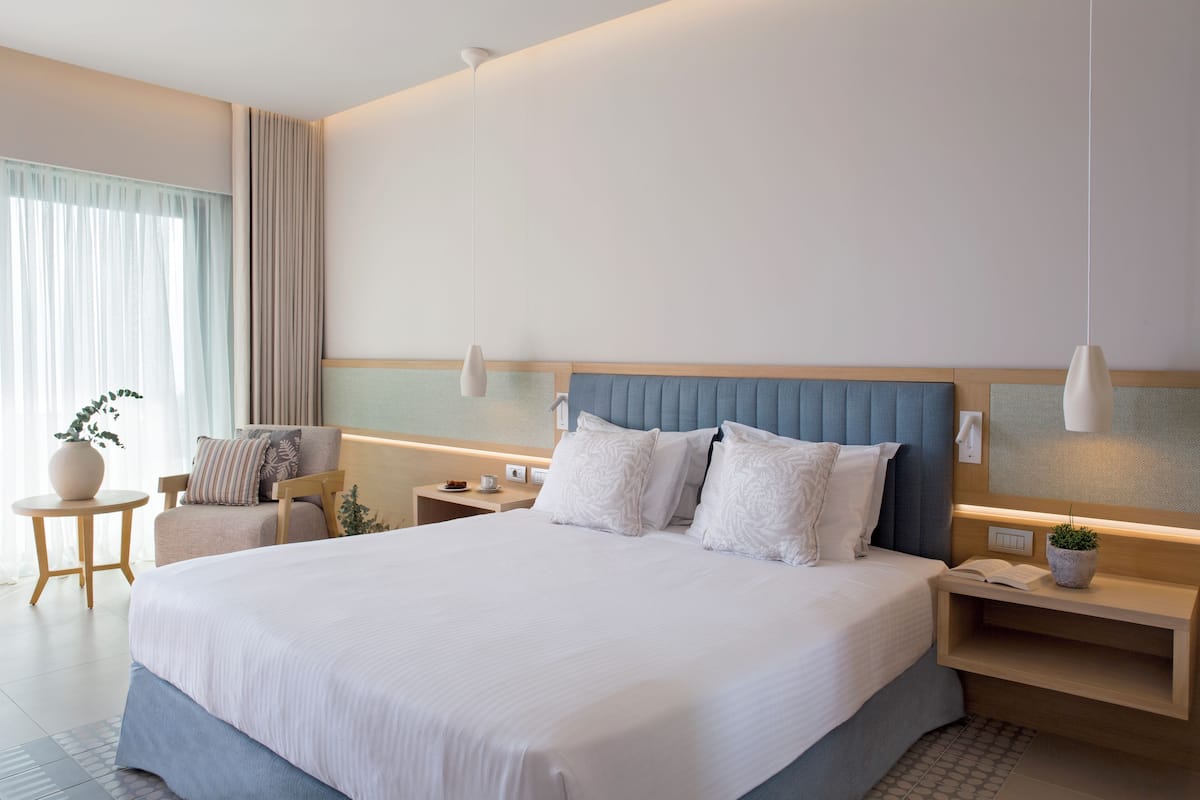 Deluxe Room Lateral Sea View | 1 間臥室、迷你吧、客房內保險箱、書桌