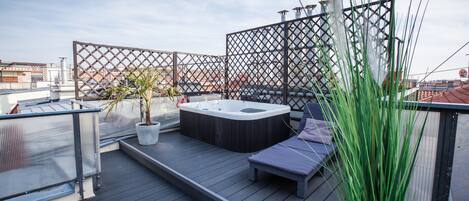 Bain à remous extérieur