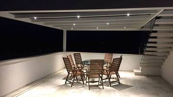 Villa, 5 Bedrooms, Private Pool, Garden View | Teres/patio