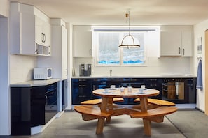 Apartment, 3 Bedrooms, Smoking, Balcony | Dining