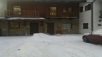 House, 2 Bedrooms, Balcony, Mountain View | Exterior