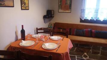 Apartment, 2 Bedrooms, Smoking, Balcony | Dining