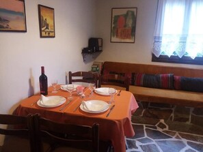 Appartamento, 2 camere da letto, fumatori, balcone | Ristoranti