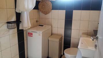 Apartment, 2 Bedrooms, Smoking, Balcony | Bathroom