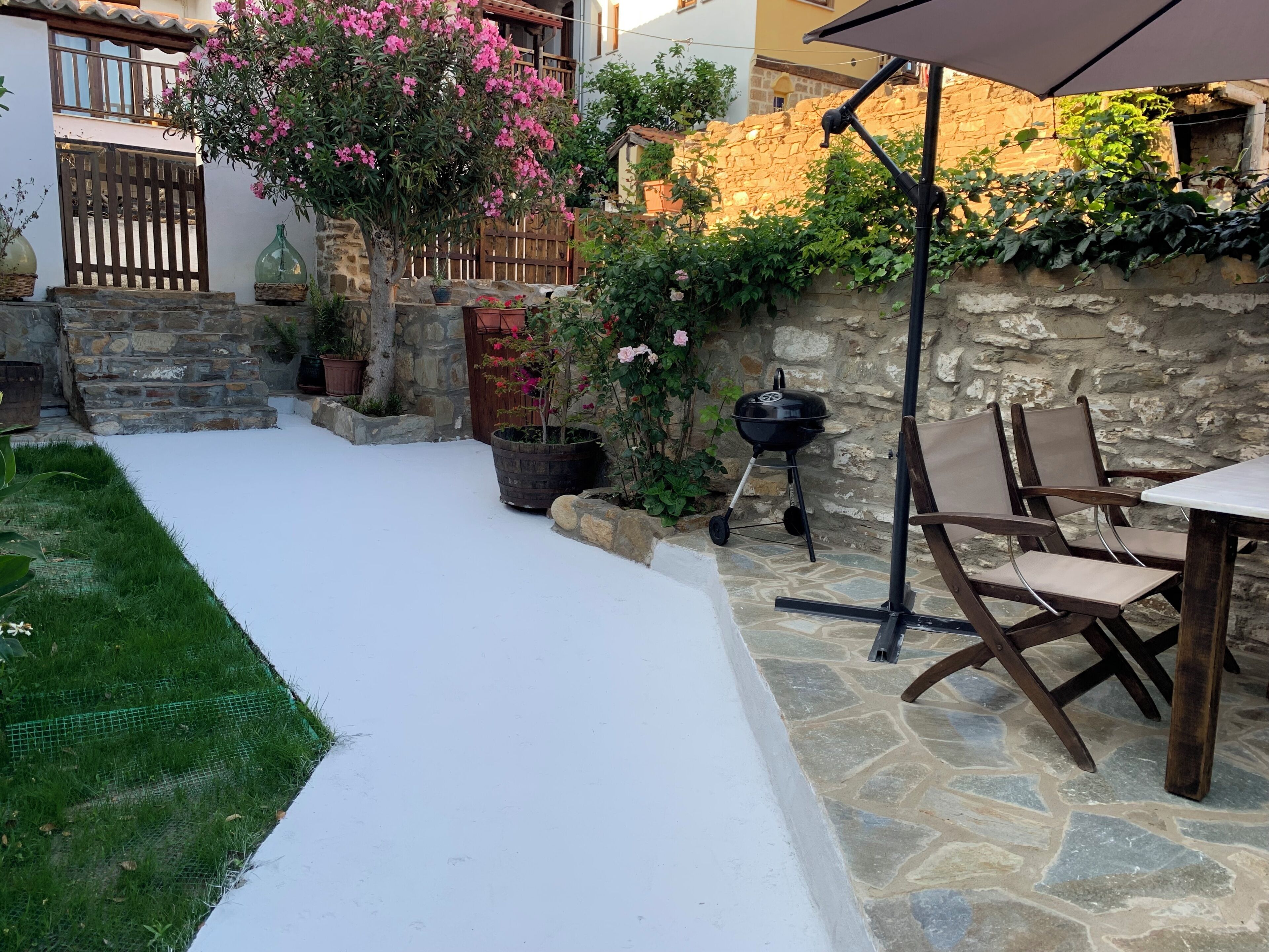 Apartment, 2 Bedrooms, Smoking, Balcony | Outdoor dining