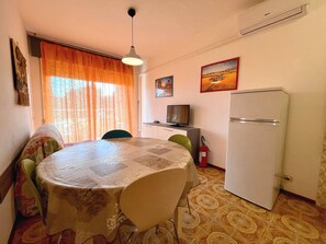 apartman, 1 hálószobával, erkély, kilátással az óceánra | Étkező