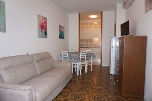Appartamento, 1 camera da letto, vista giardino | Ristoranti