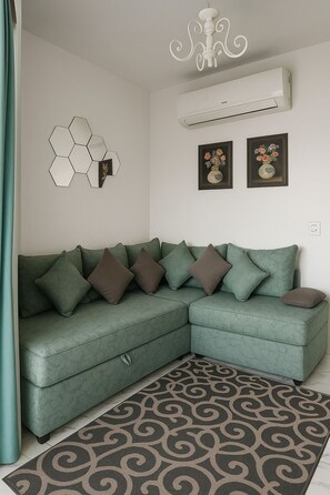 Chalet, 1 Bedroom, Accessible, Smoking | Living room