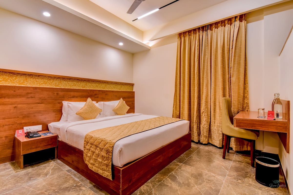 Executive Room | Premium bedding, desk, iron/ironing board, rollaway beds