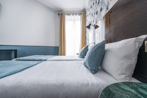 Chambre Confort avec lits jumeaux | 1 chambre, bureau, chambres insonorisées, draps fournis