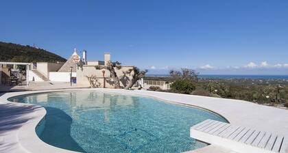 Hillside villa with pool for 5 guests in Monopoli