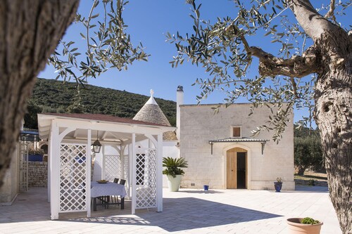 Hillside villa with pool for 5 guests in Monopoli