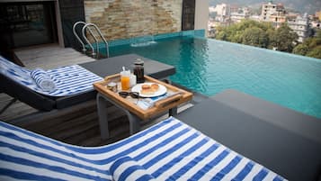 Free daily full breakfast