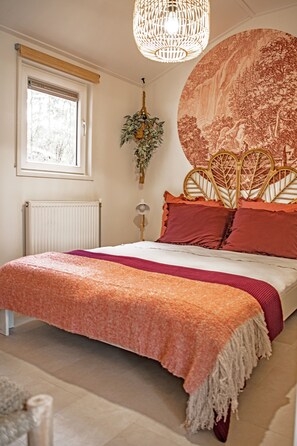 2 Schlafzimmer, Schreibtisch, Bügeleisen/Bügelbrett, Reisekinderbett