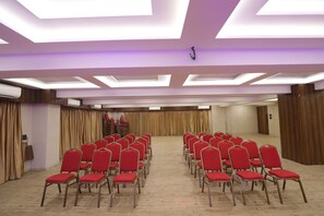 Banquet hall - Hotel Privya Rooms and banquet Surat (Surat)