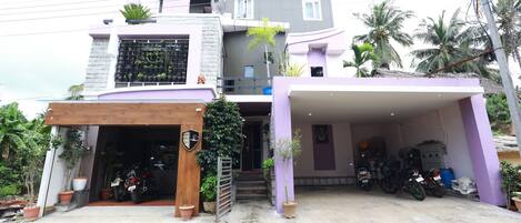 Fachada de la propiedad