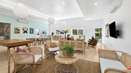 The Pink Lodge - 60's inspired beach fun