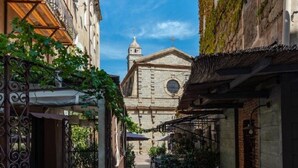 A narrow street with a café and a church in the background. - Spacious, bright apartment on the harbour for 4 to 6 people (Porto-Vecchio)
