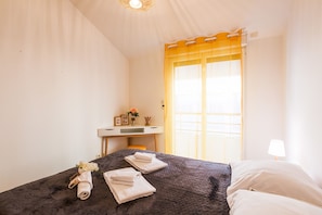 Een strijkplank/strijkijzer, gratis wifi, beddengoed