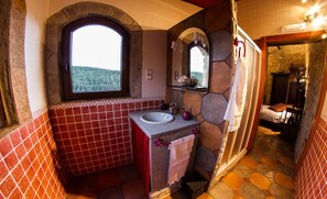 Eco-friendly toiletries, towels