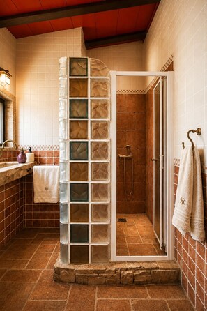 Eco-friendly toiletries, towels - Fortress rental near Barcelona (granera)