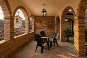 Outdoor dining - Fortress rental near Barcelona (granera)