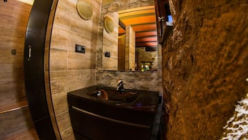 Haartrockner, Handtücher, Seife, Shampoo